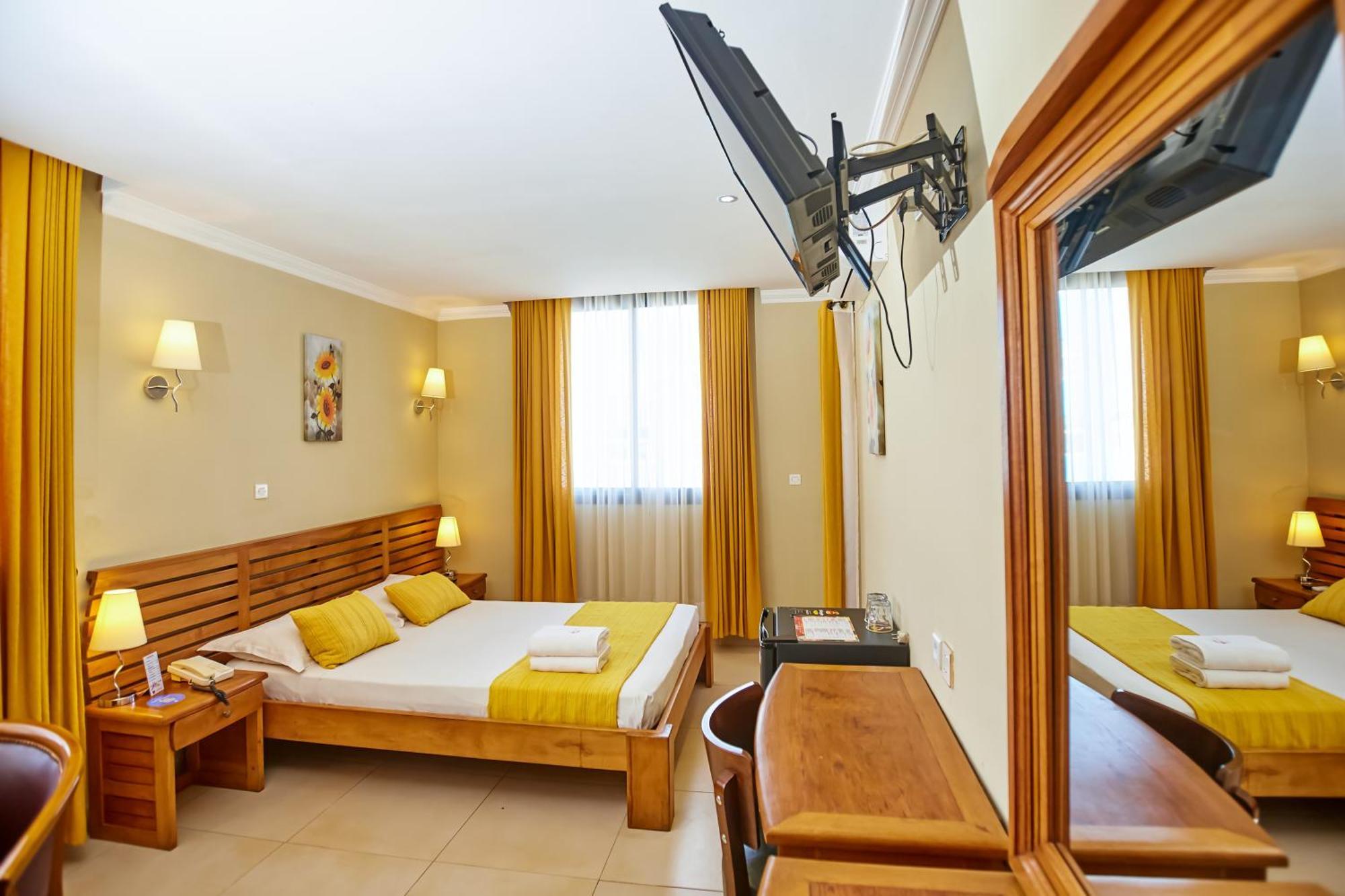 Anjary Hotel Антананариву Экстерьер фото